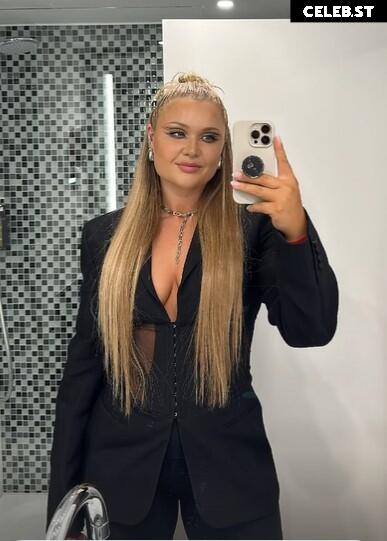 Sophia Thiel Image 651804