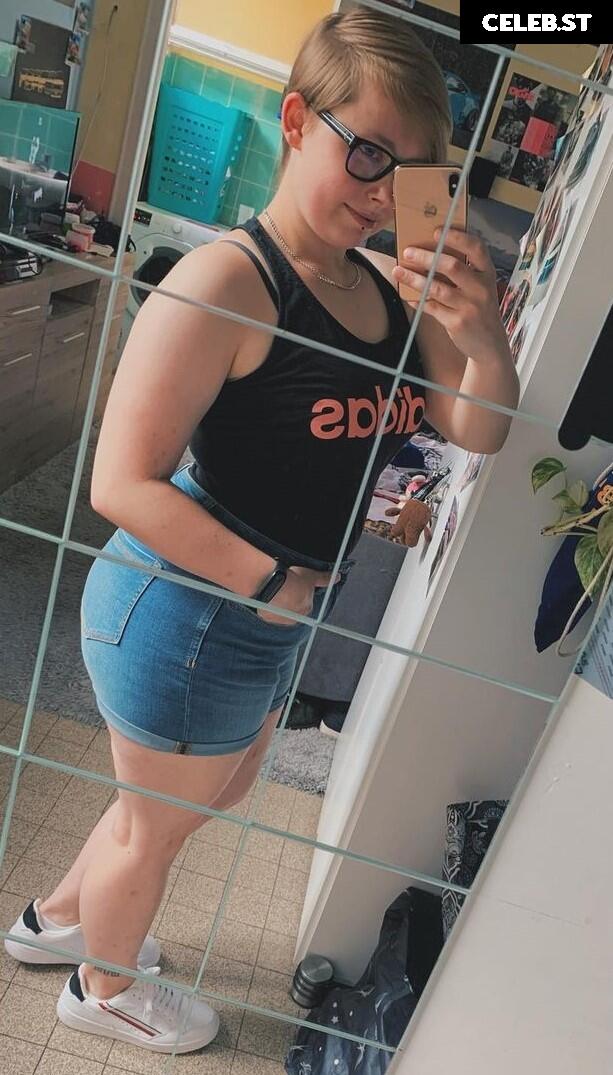 lauradenise98 Image 650801