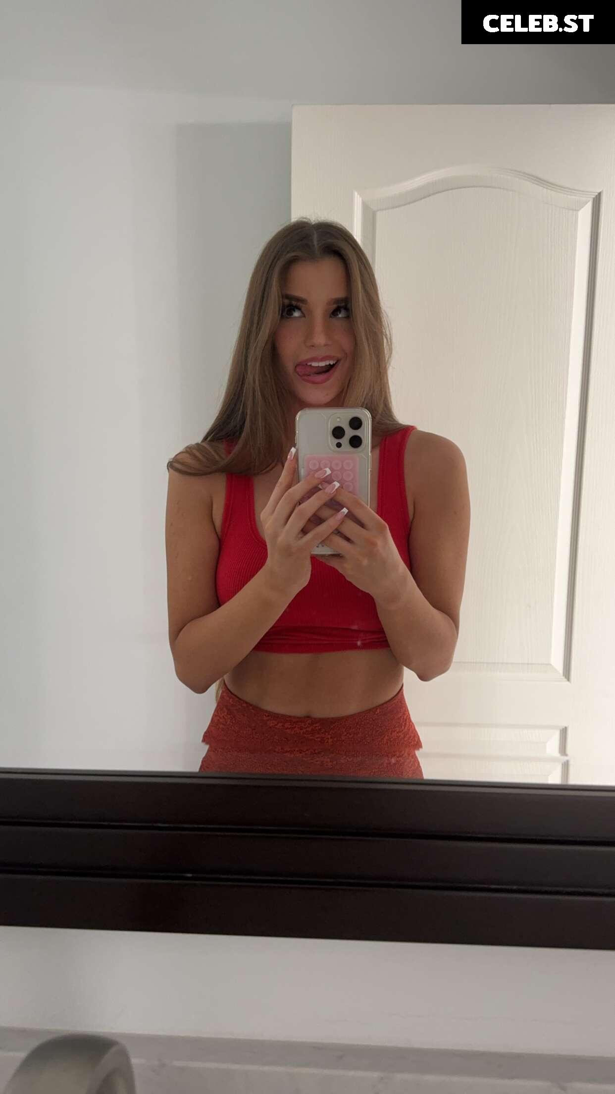 Brooke Monk Image 662677