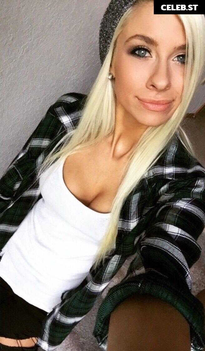 Andie Case Image 660018