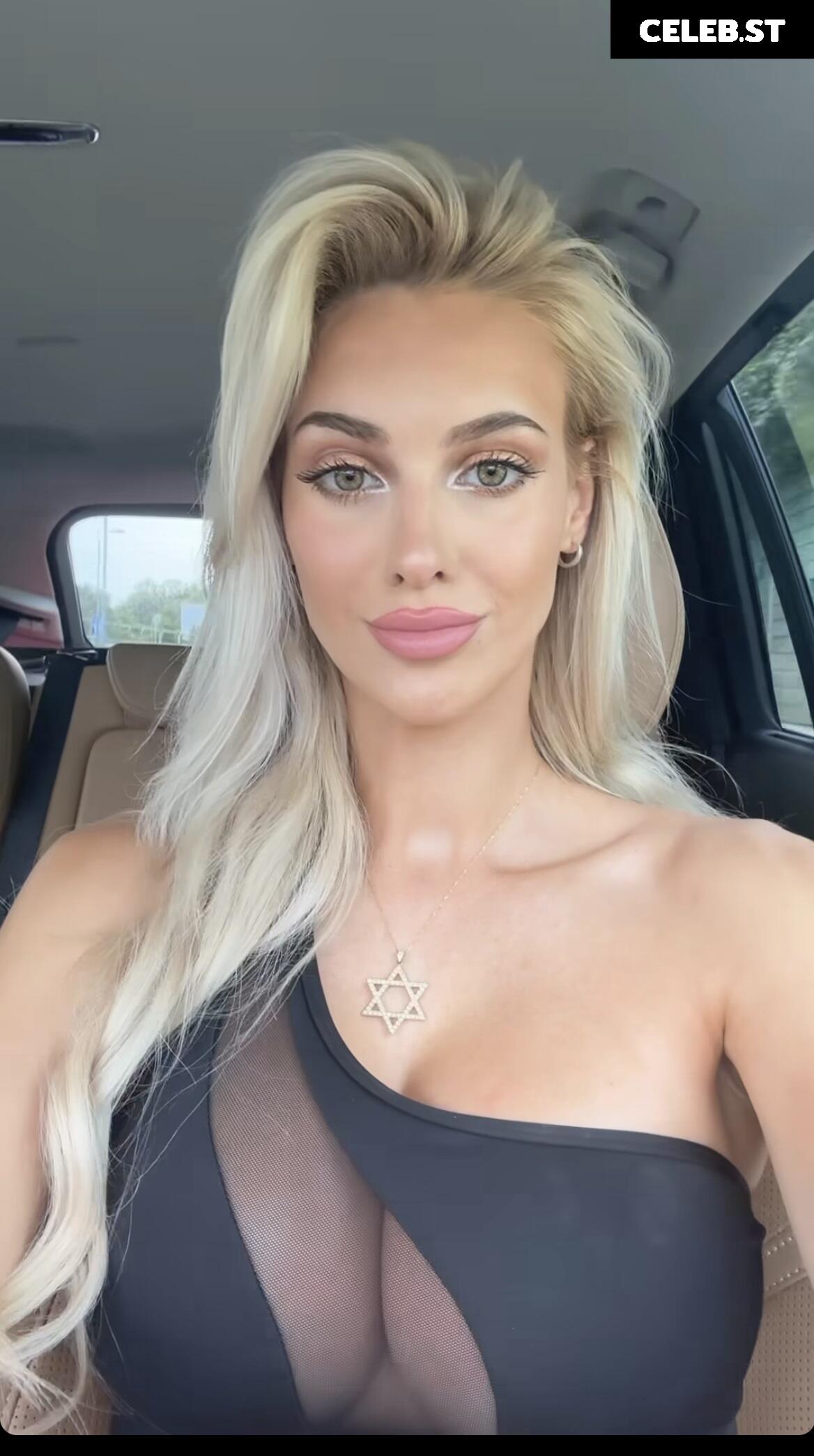 Veronika Rajek Image 679751