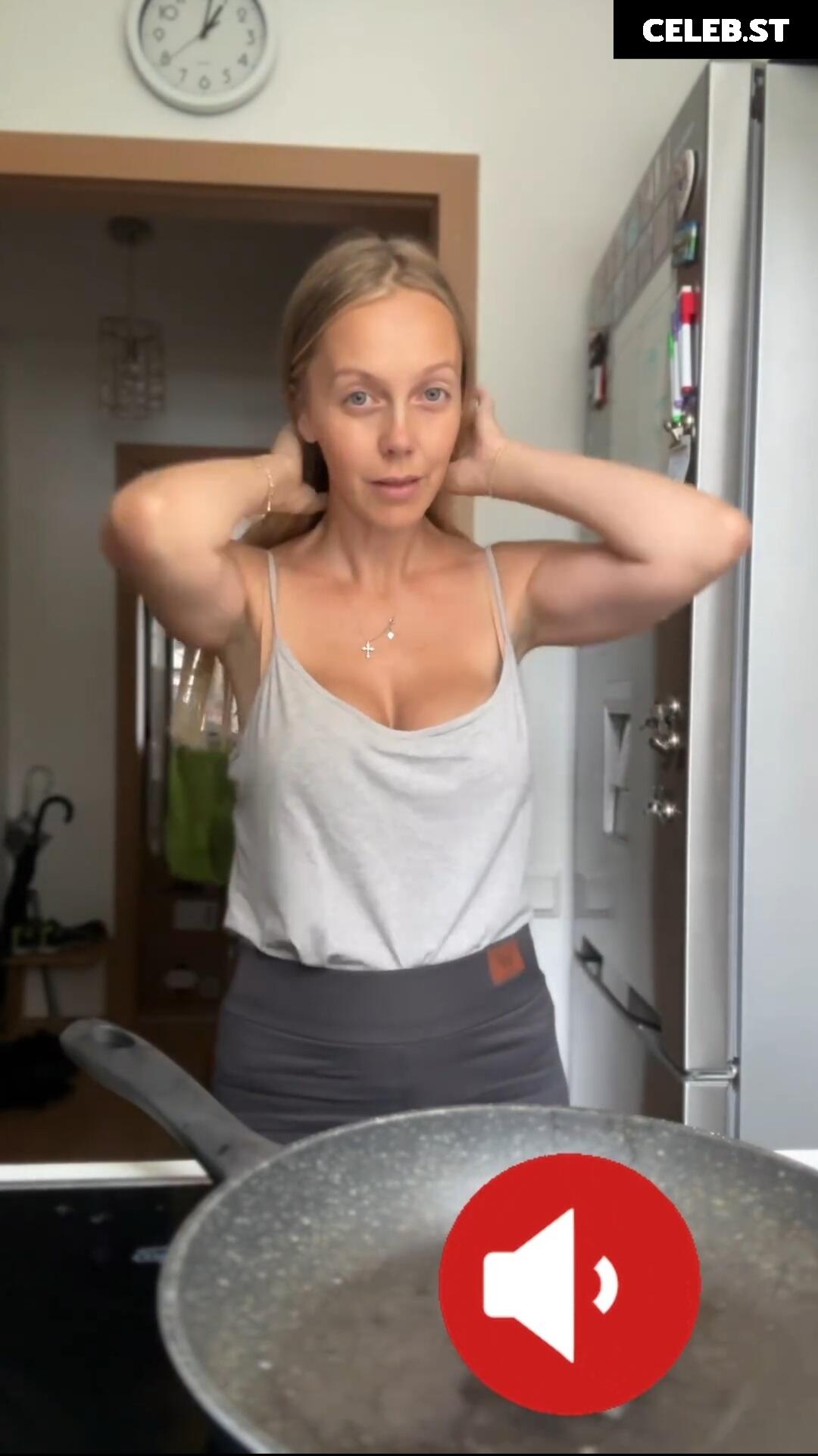 Sexy Julia Image 678473