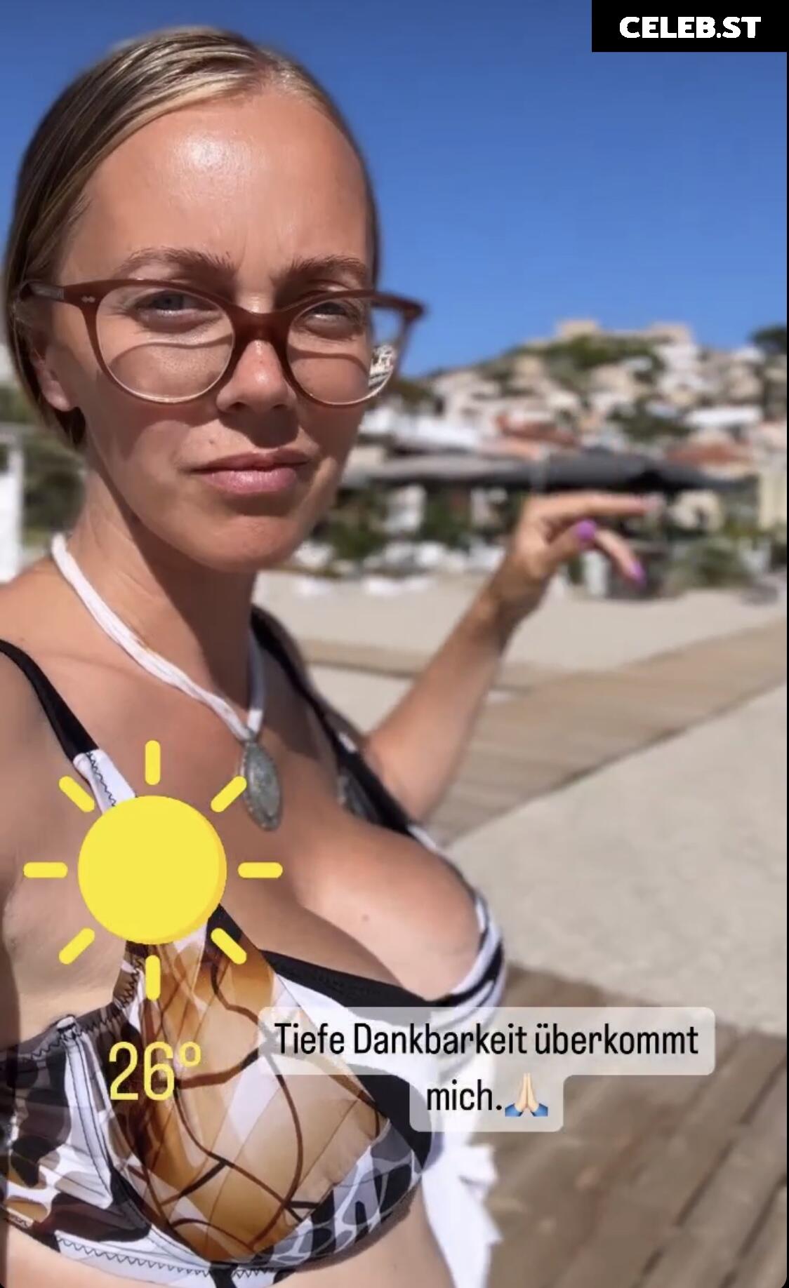 Sexy Julia Image 677614