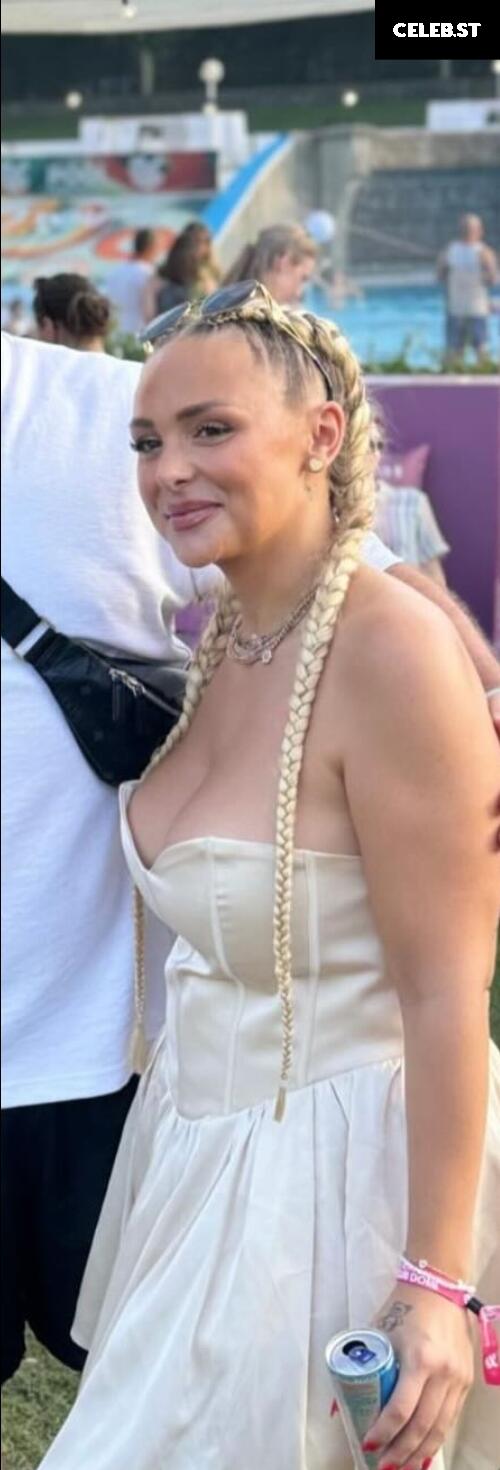 Michelle Daniaux Image 677736