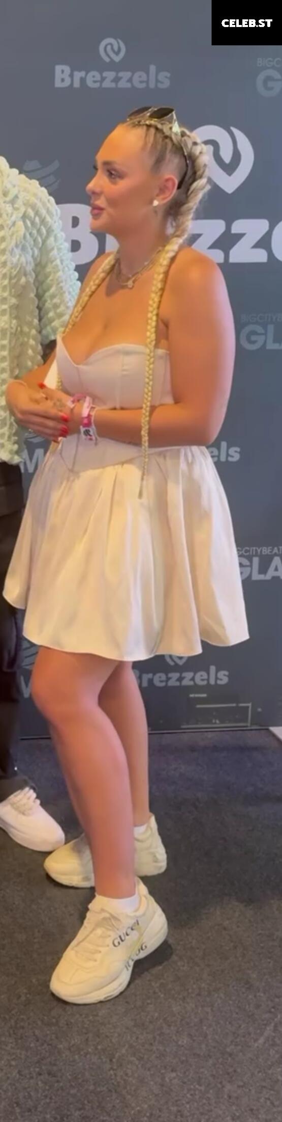 Michelle Daniaux Image 677851