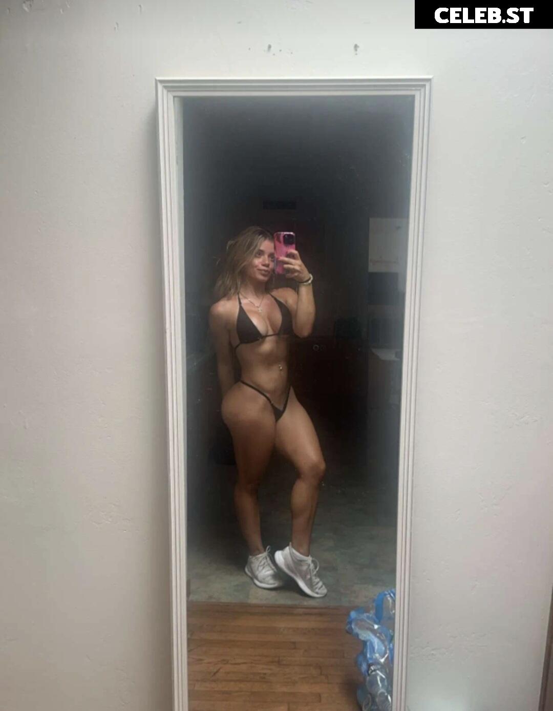 Kayla Manousselis Image 675189