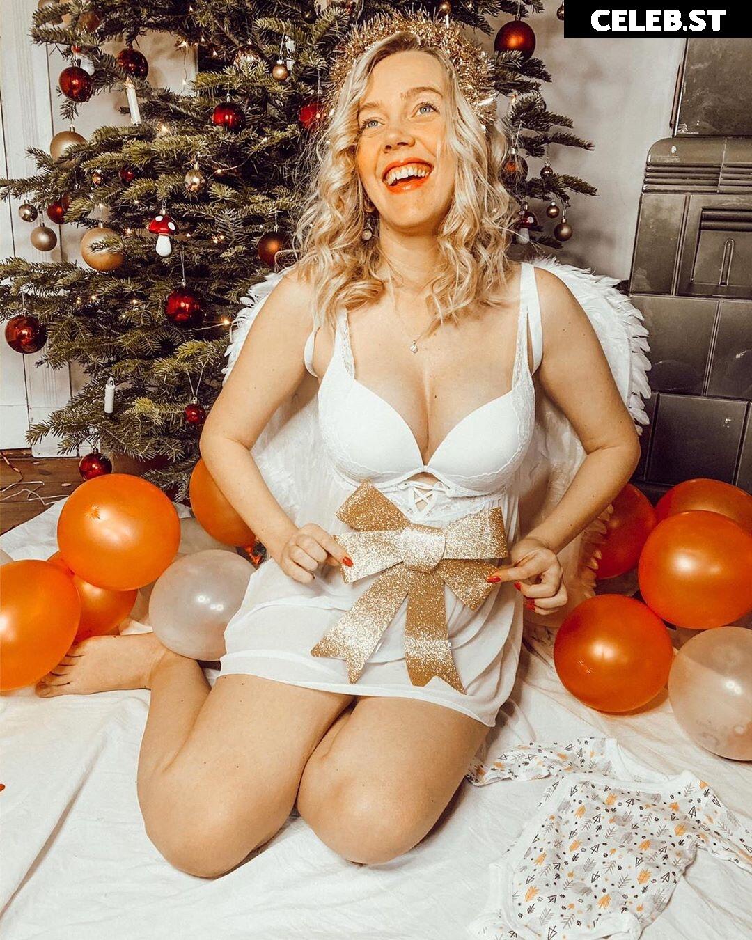Sexy Julia Image 675249