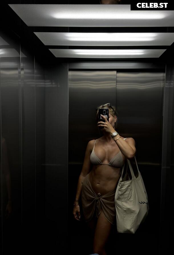 Anahita Rehbein Image 673200