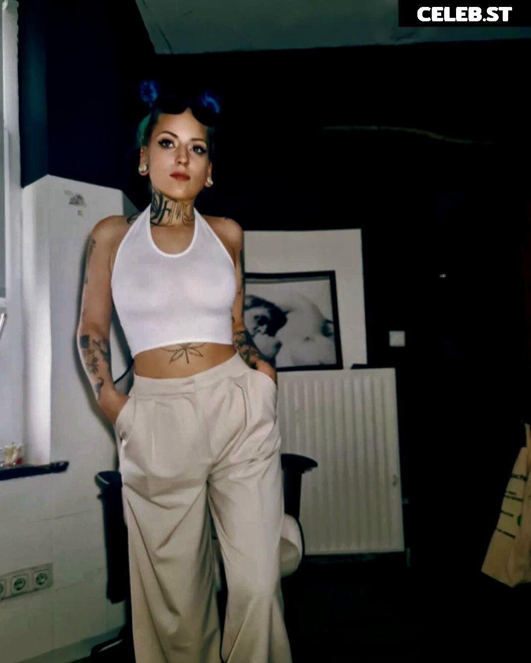 Roxy_Wayne Image 672546