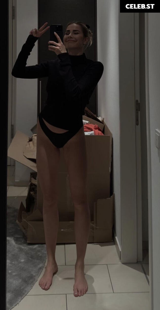 Anahita Rehbein Image 672775