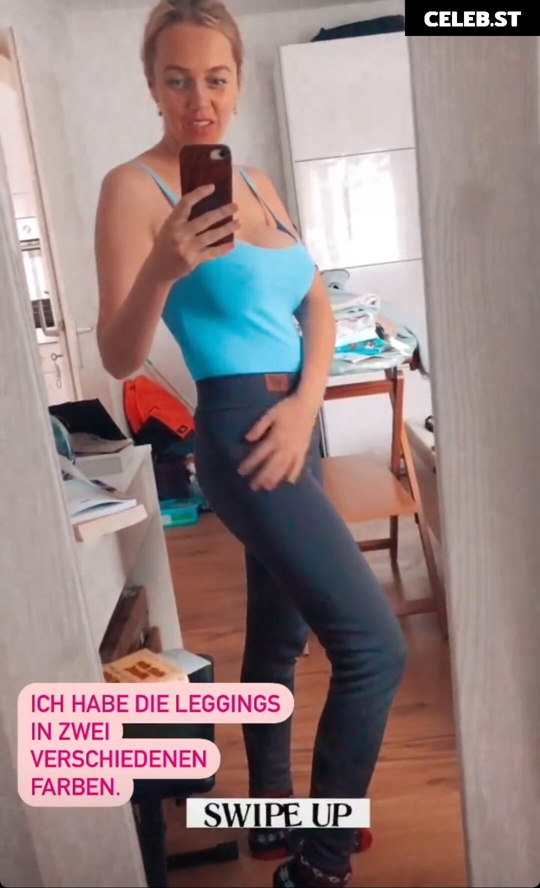 Sexy Julia Image 672415