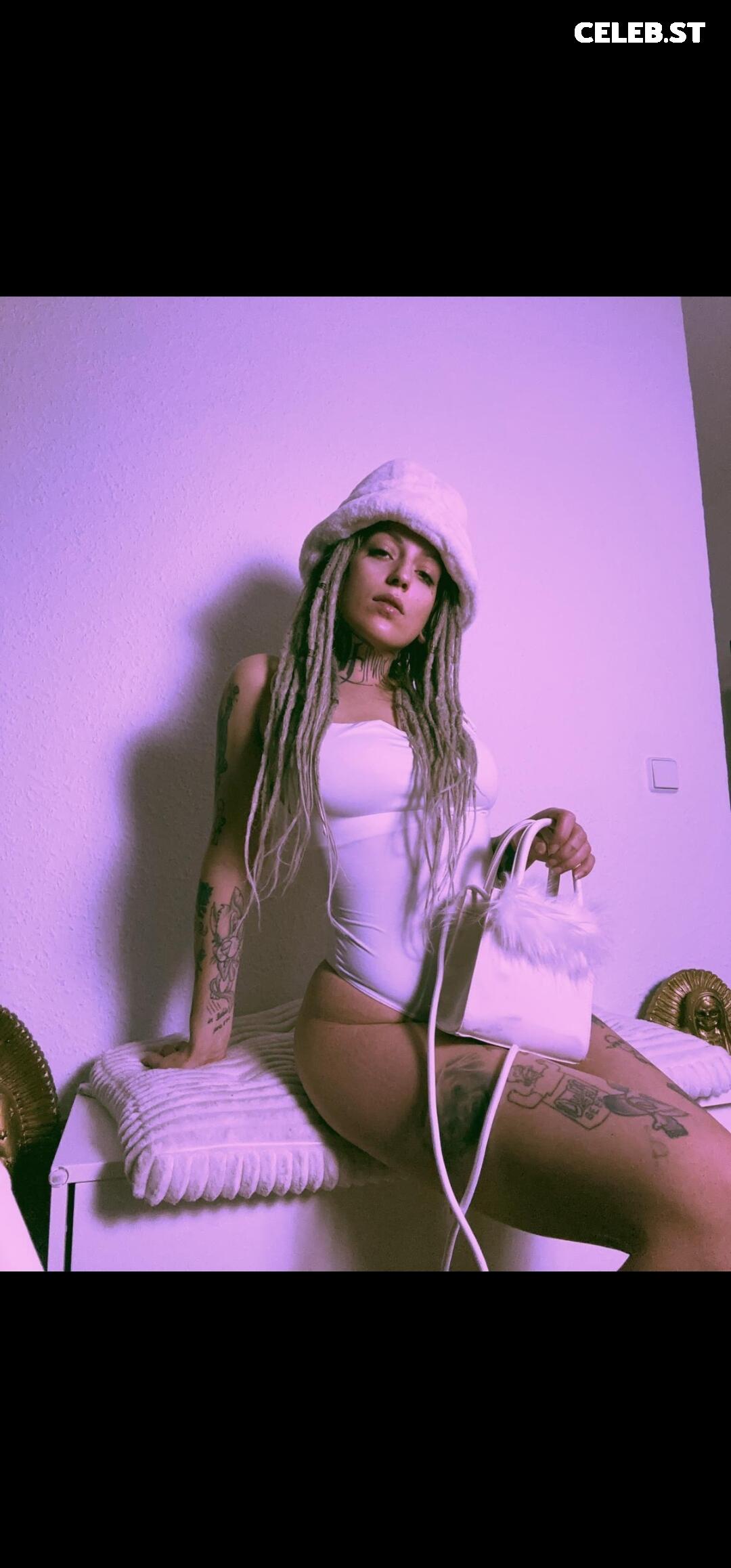 Roxy_Wayne Image 672414