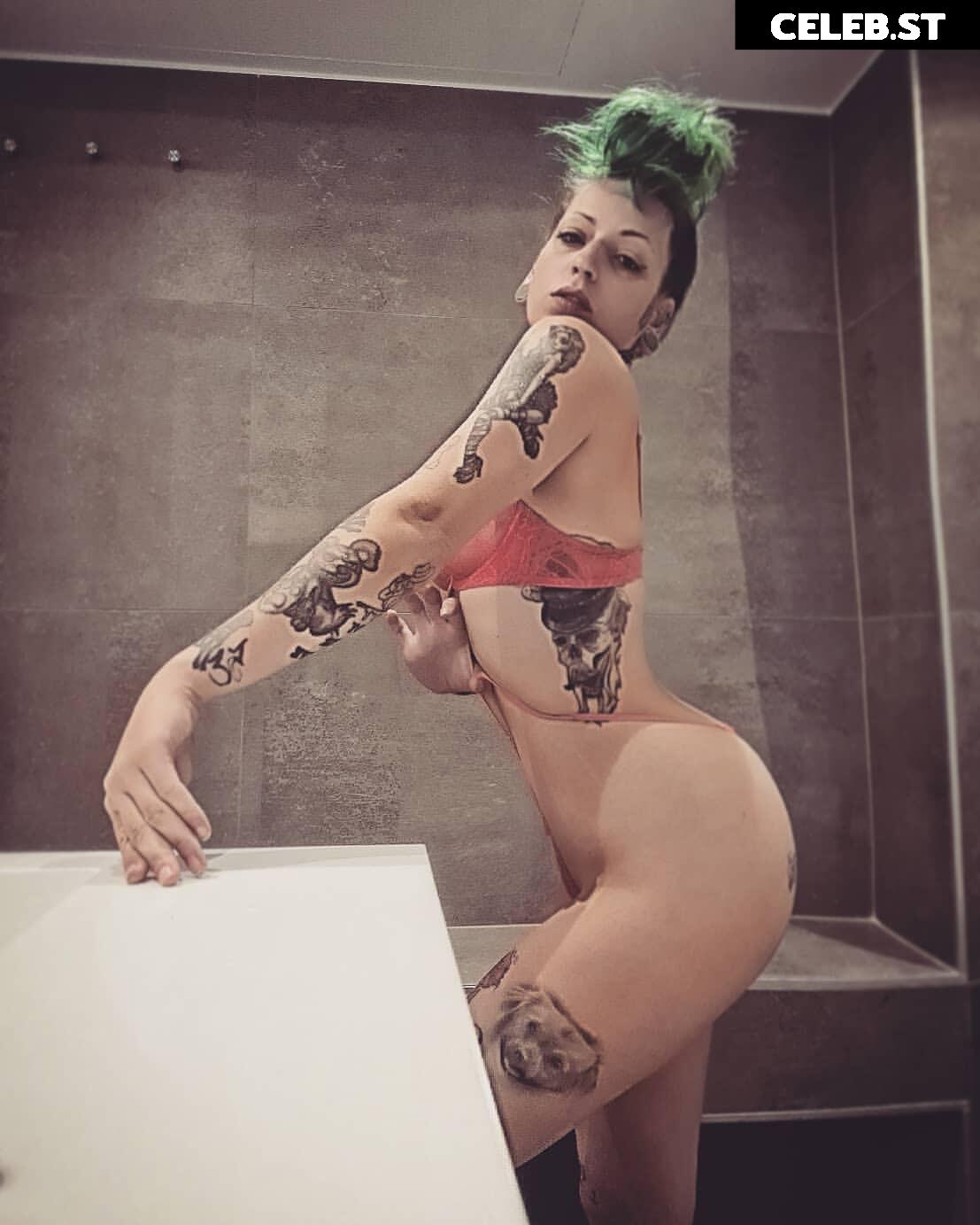 Roxy_Wayne Image 672925