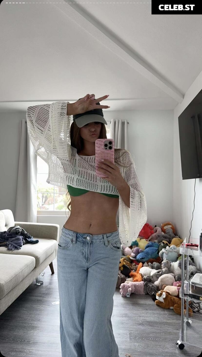 Brooke Monk Image 670104