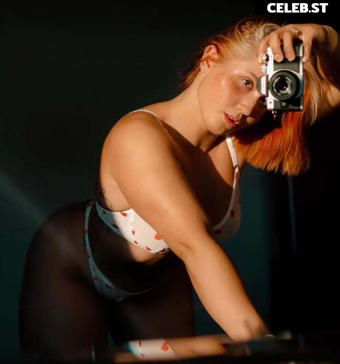 Joannyve Image 670935