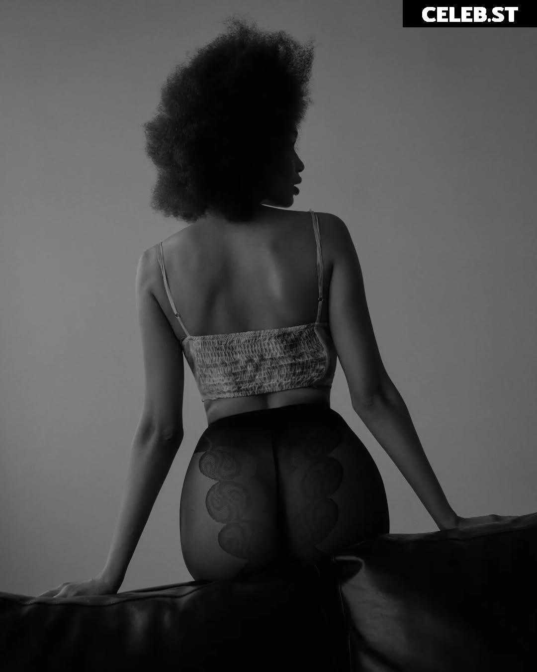 Nicole Akonchong | @nicoleakonchong Image 5284303