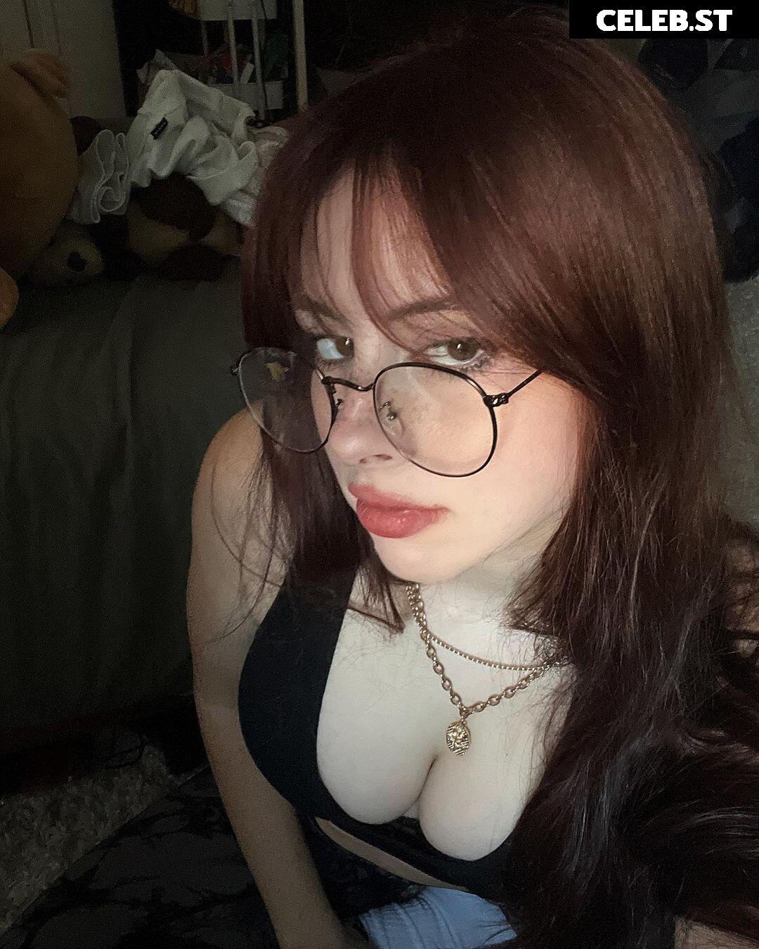 Liv @littlelivbug Image 5280333