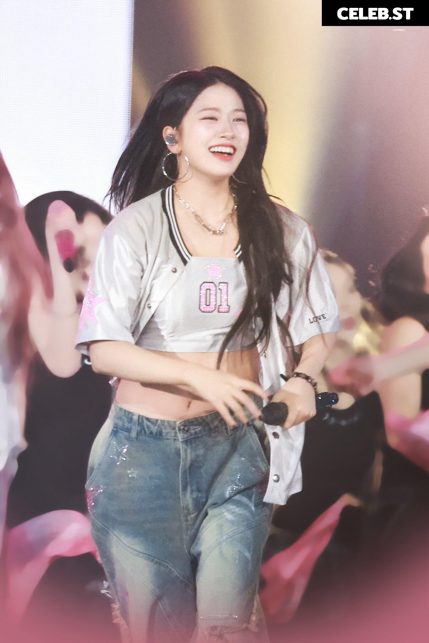 An Yujin 안유진 | YUJIN Image 5278350