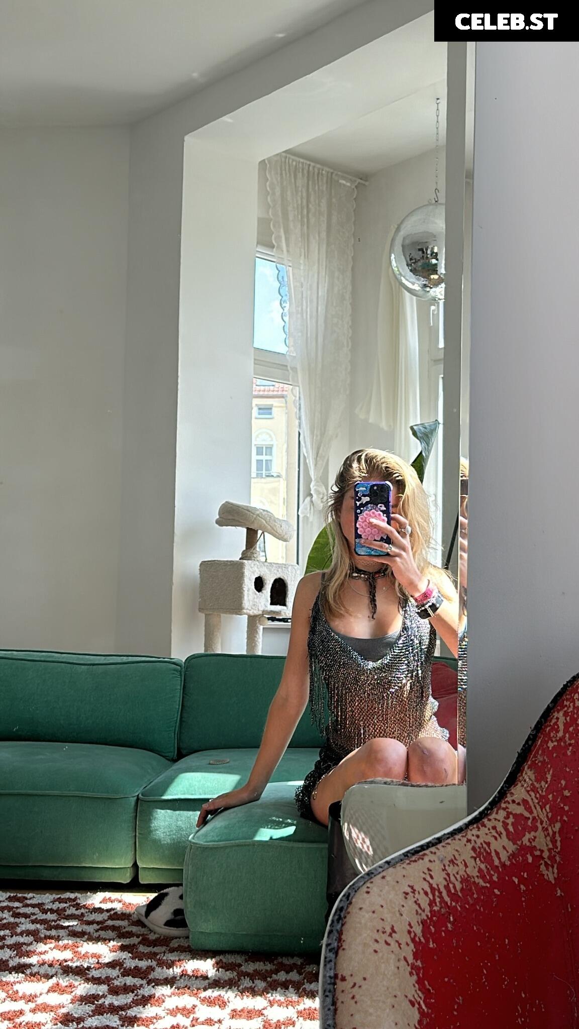 Julia Wulf Image 526796