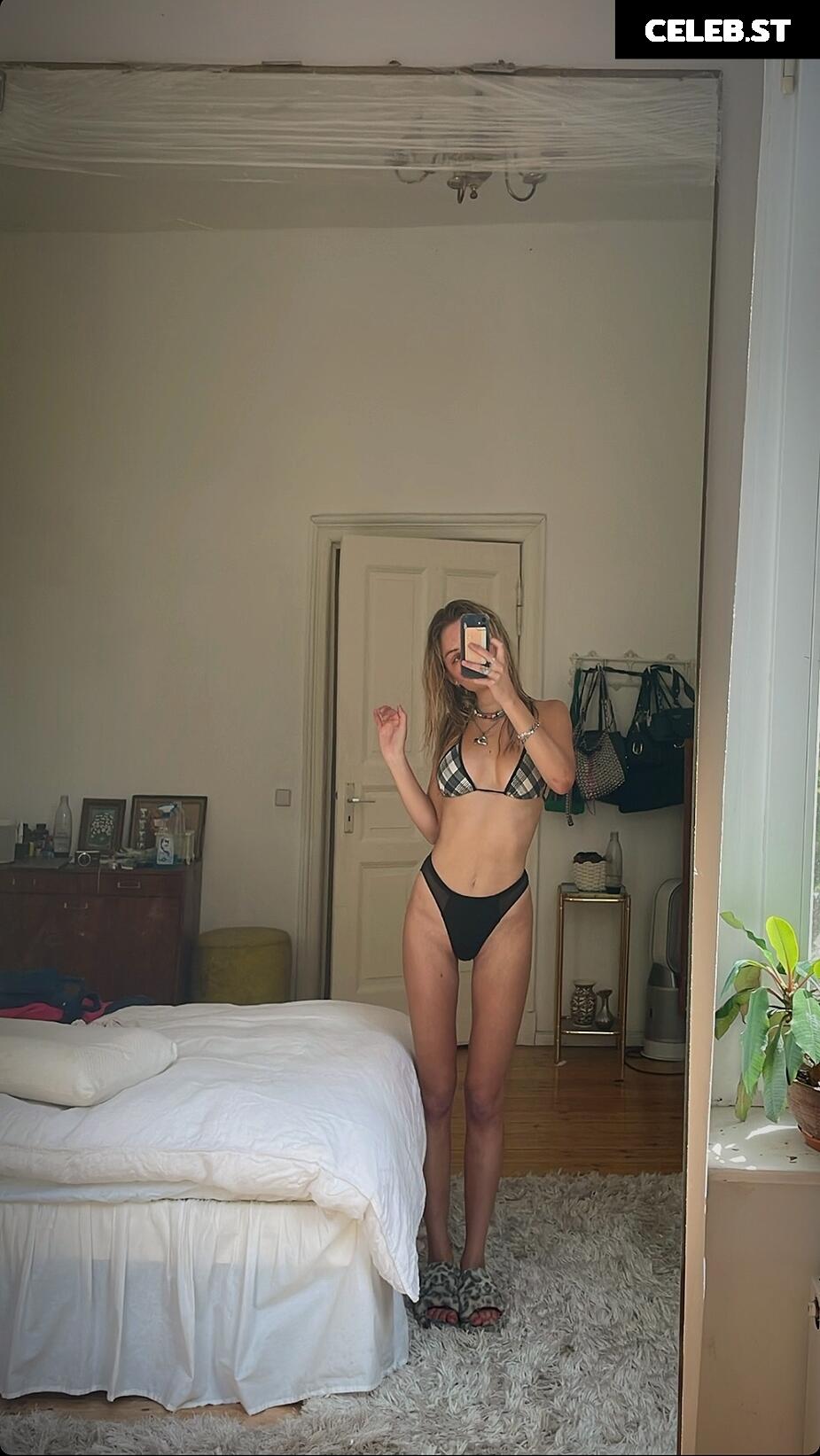 Julia Wulf Image 525735