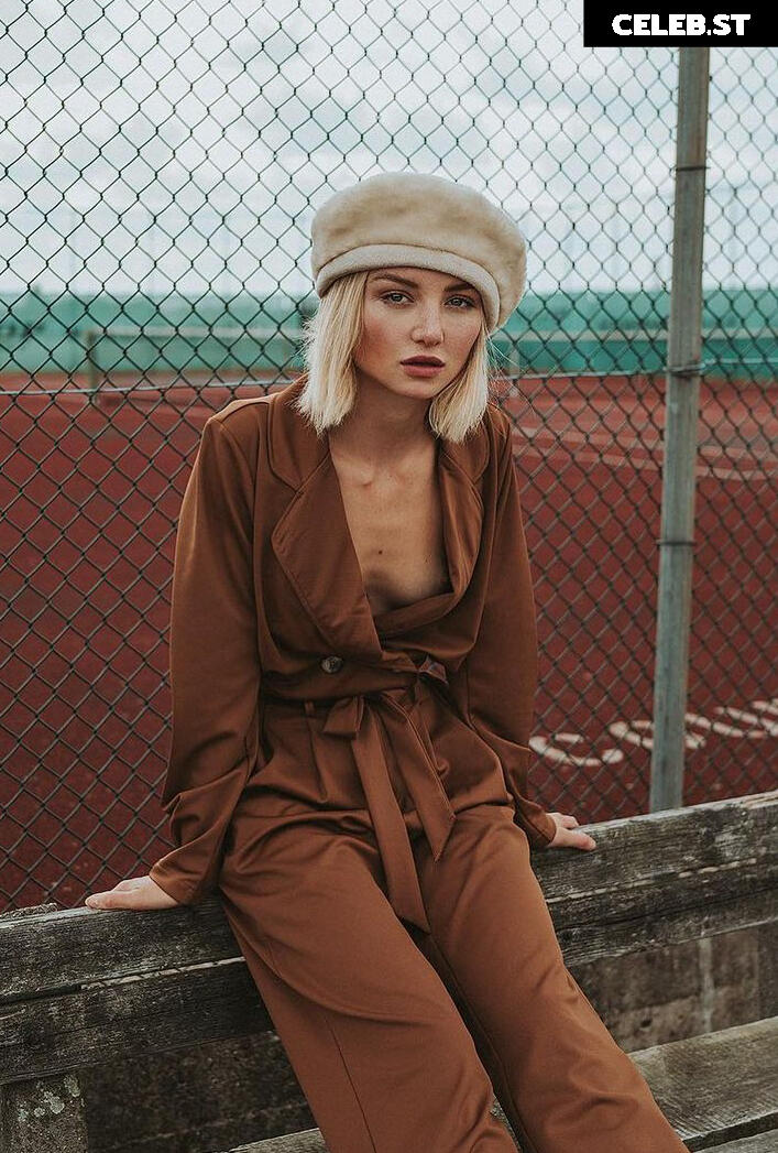 Julia Wulf Image 522019