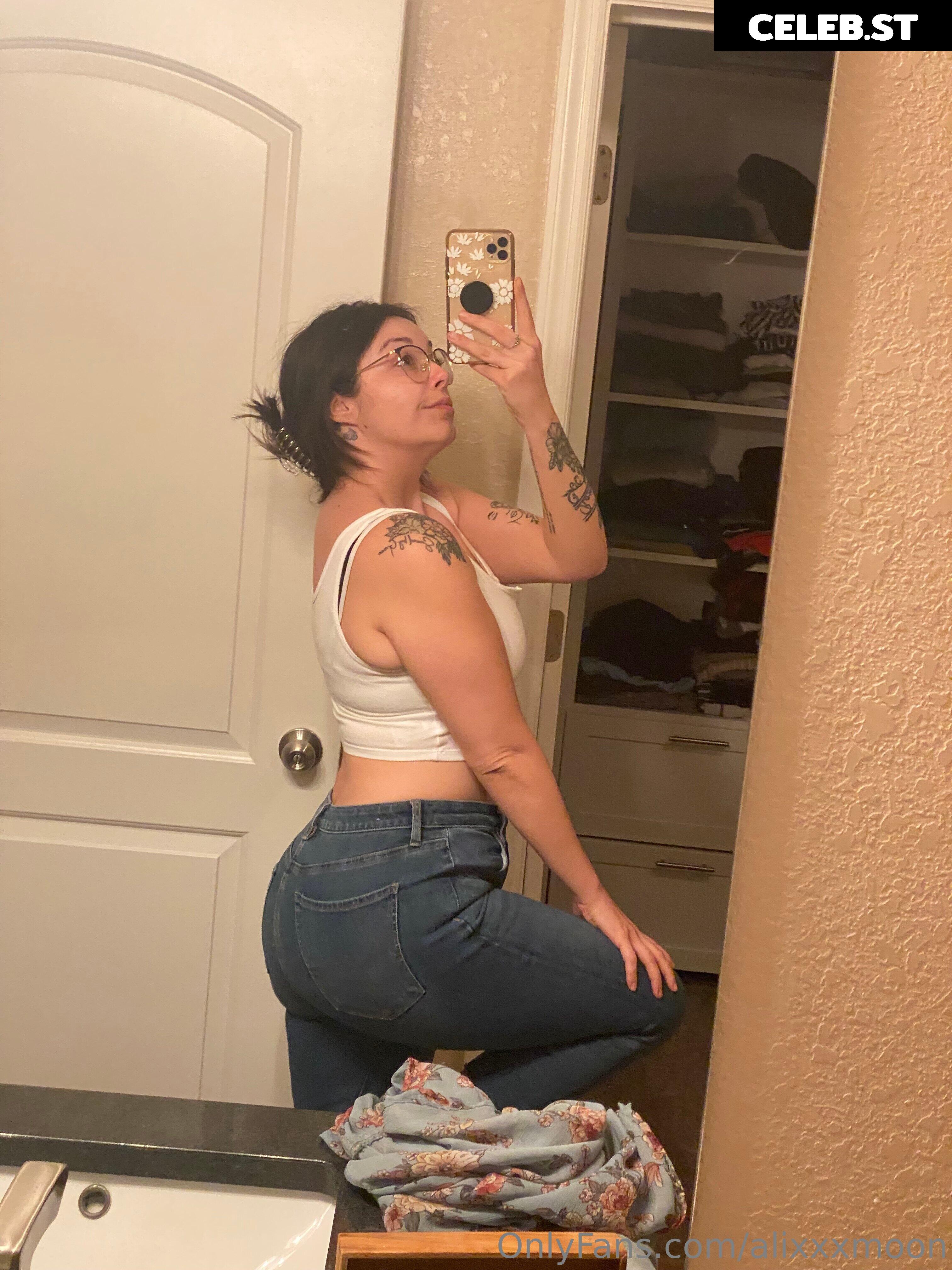 Alix Moon Image 5206605