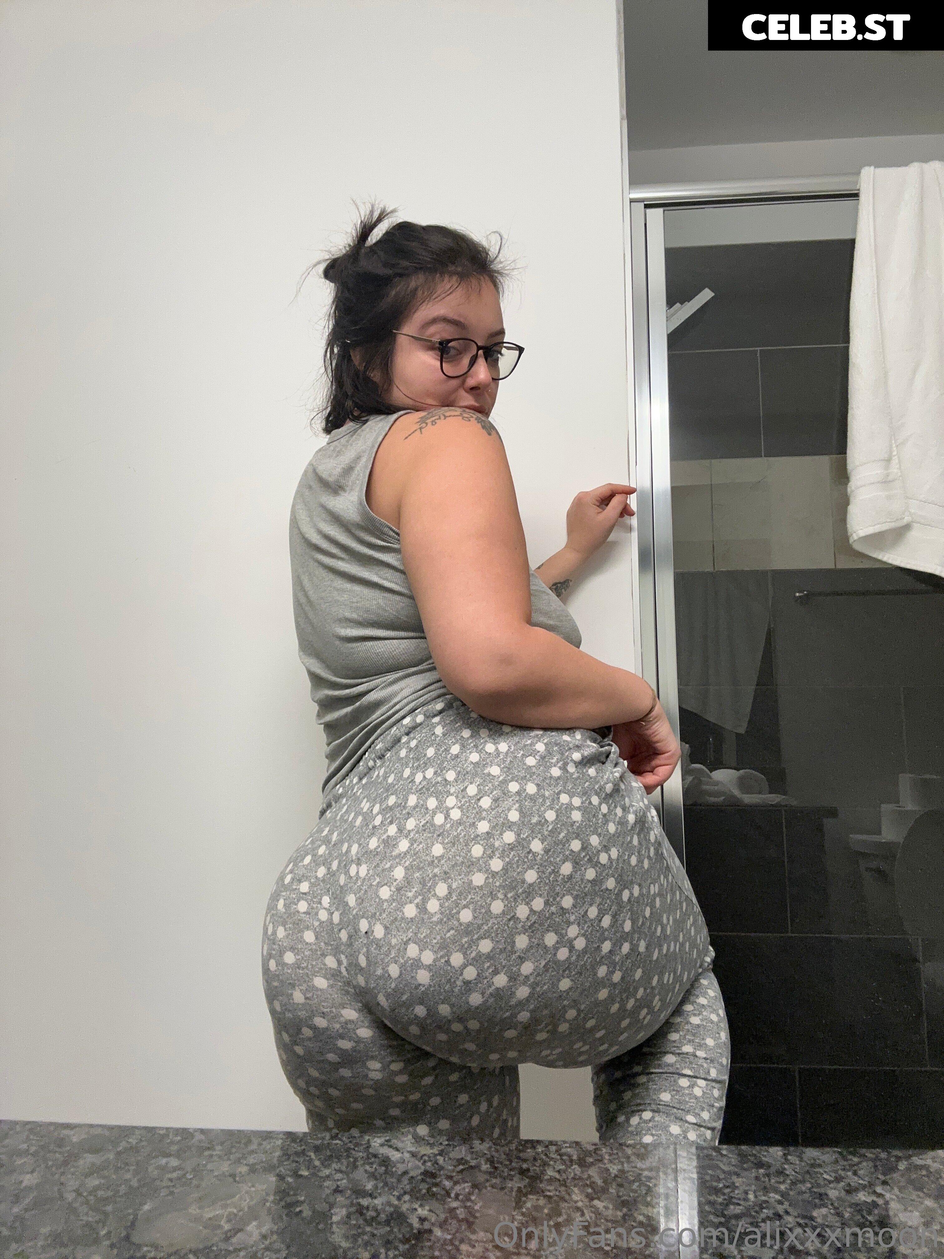 Alix Moon Image 5206384