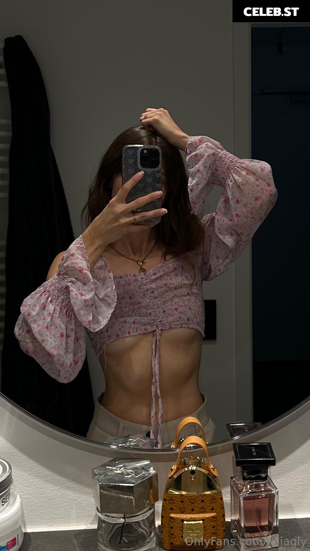 juliagly Image 539772