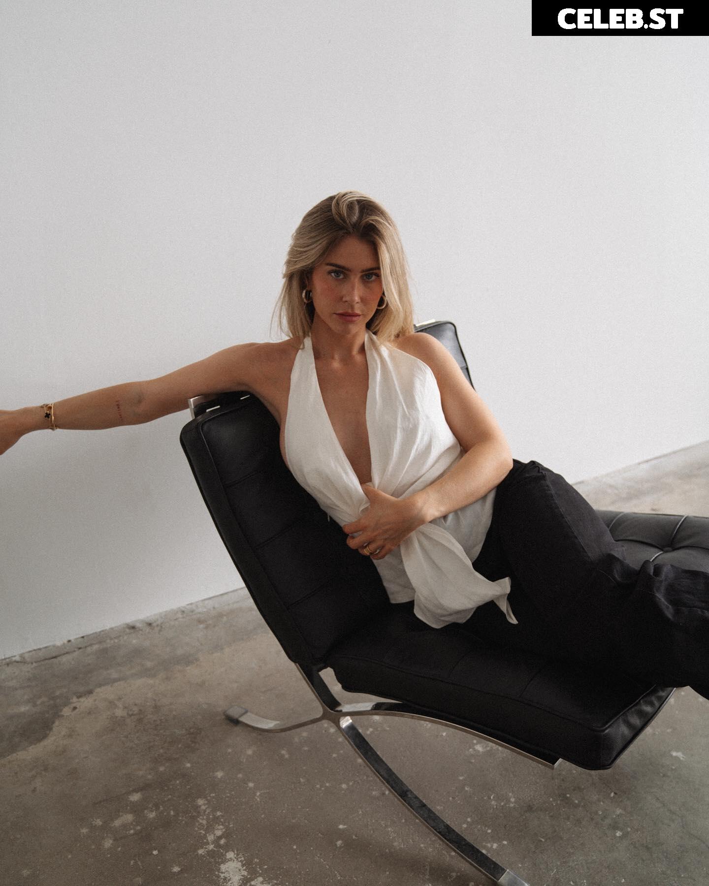 Mrs. Bella Image 539840