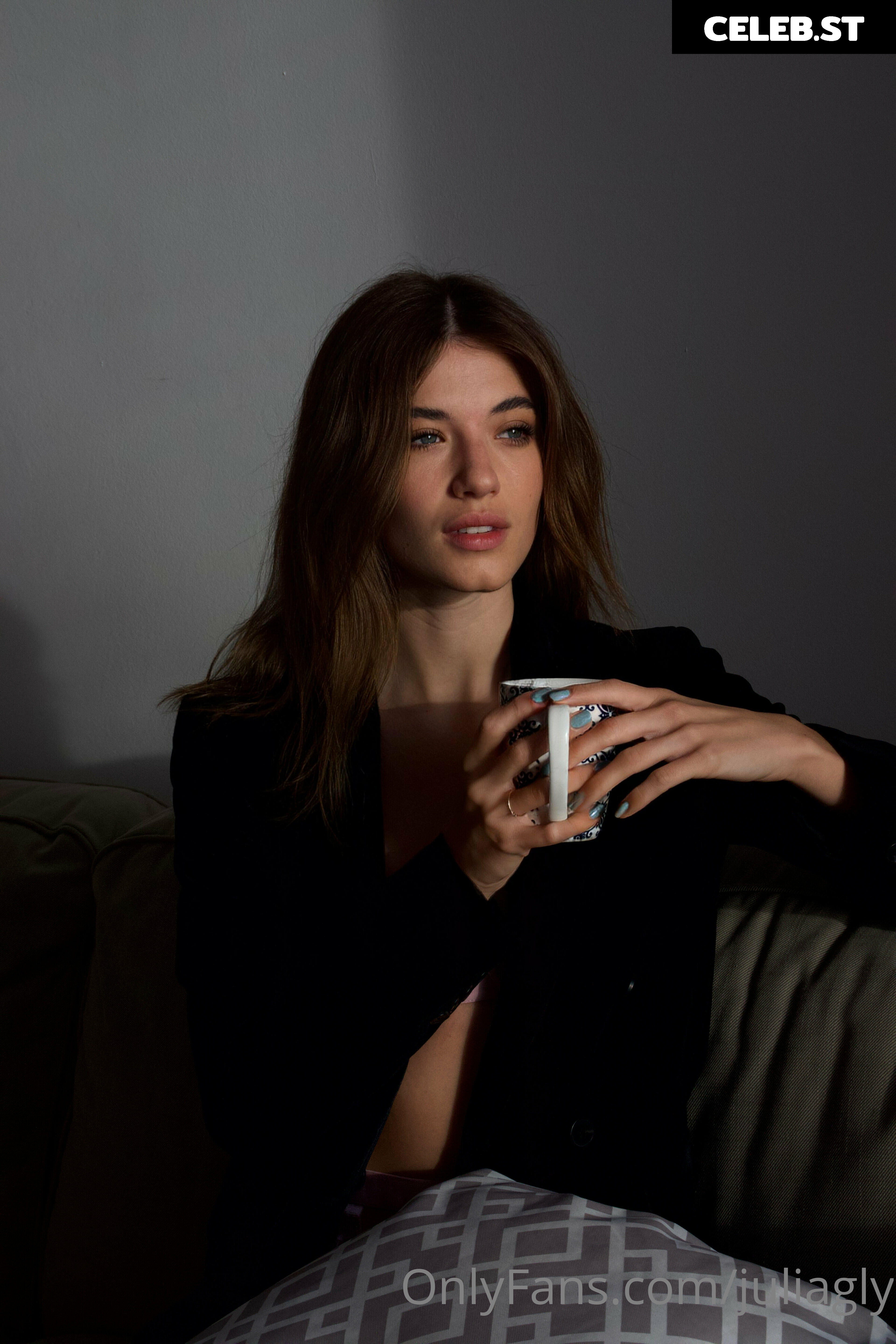 juliagly Image 538956