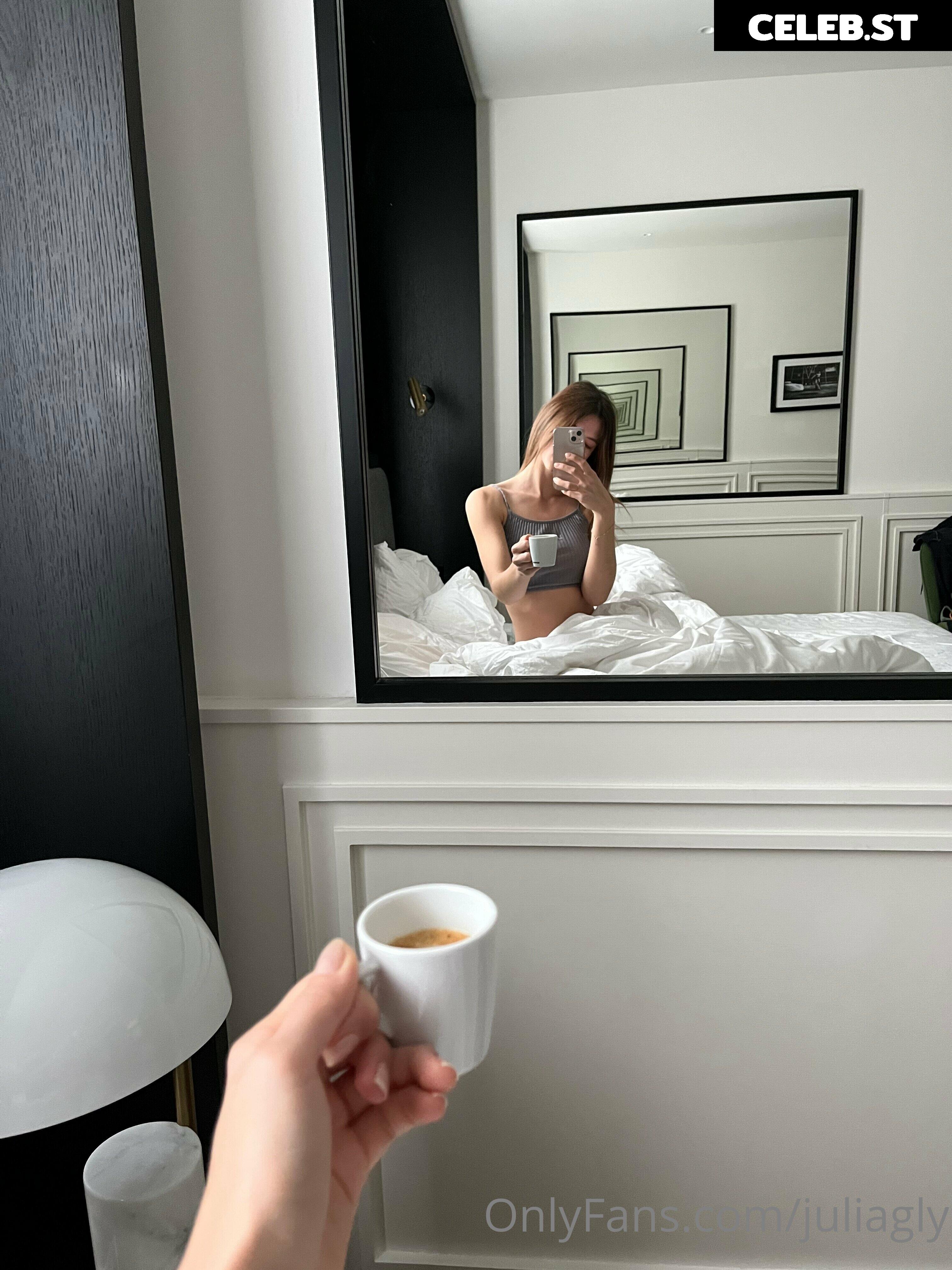 juliagly Image 536946