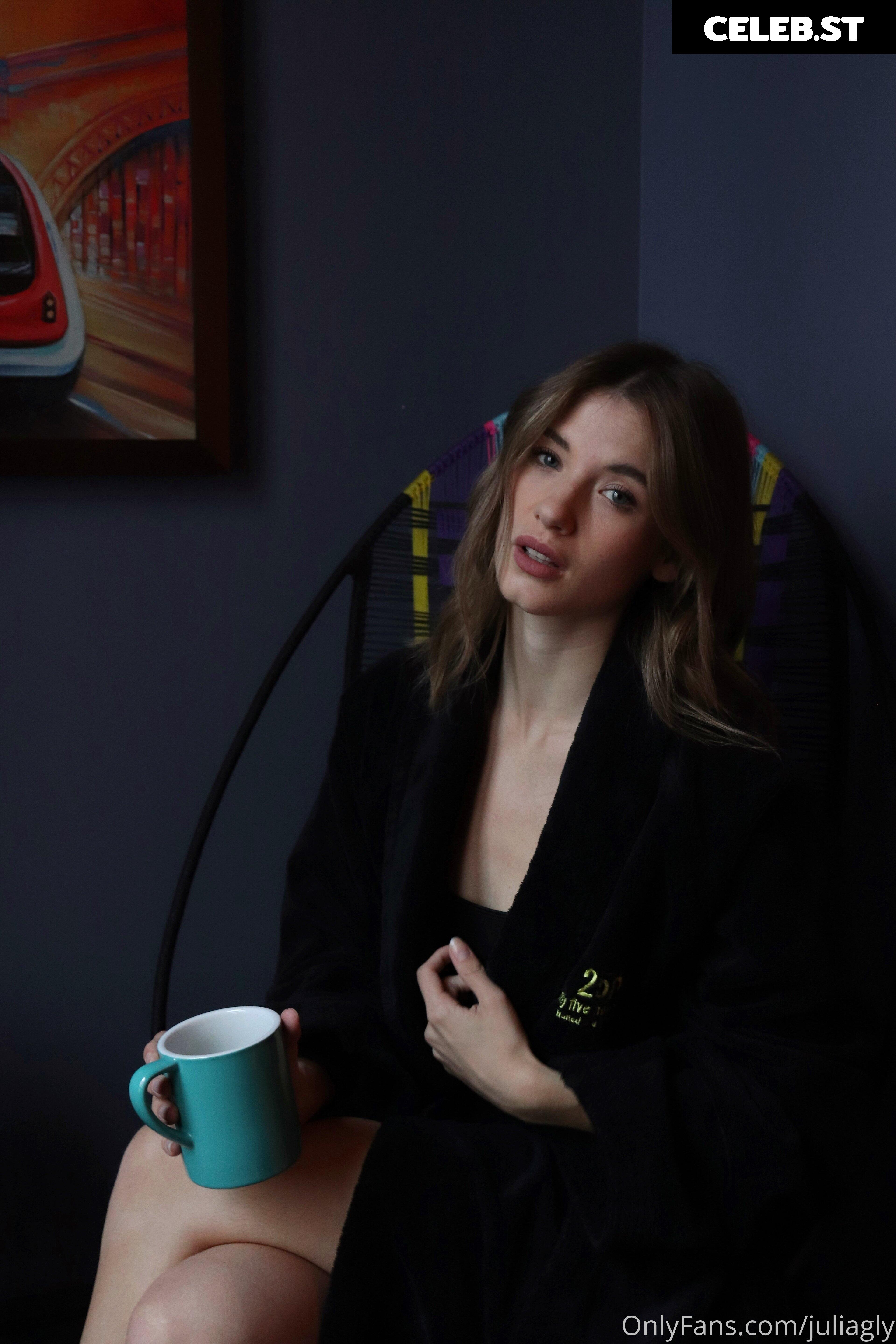 juliagly Image 533704