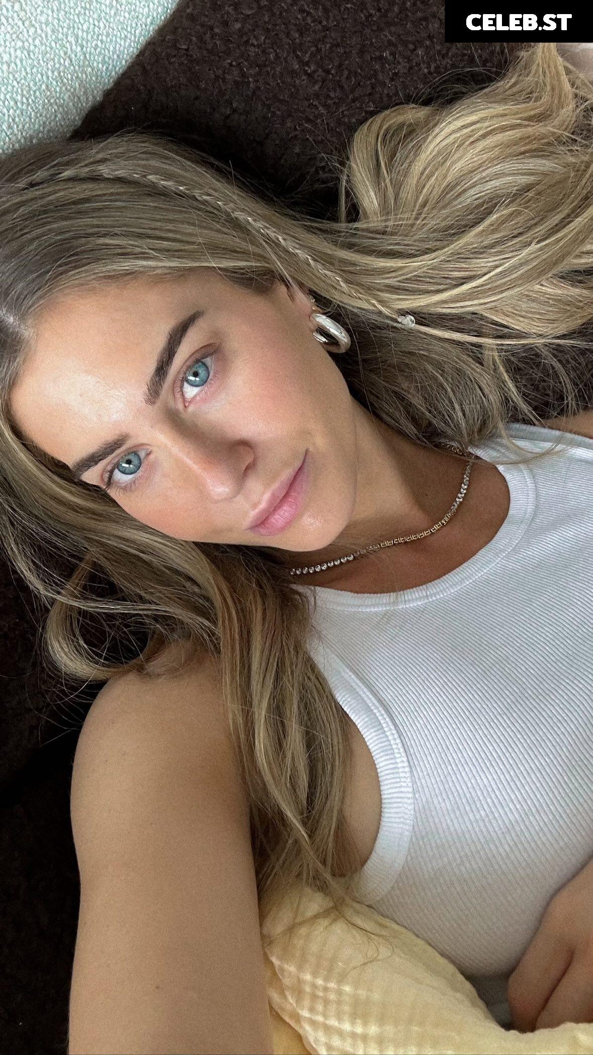 Mrs. Bella Image 533731