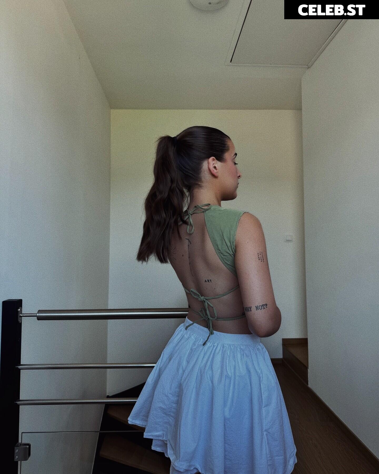 Apo / apollinegrmz / apolline_guer Image 5313100