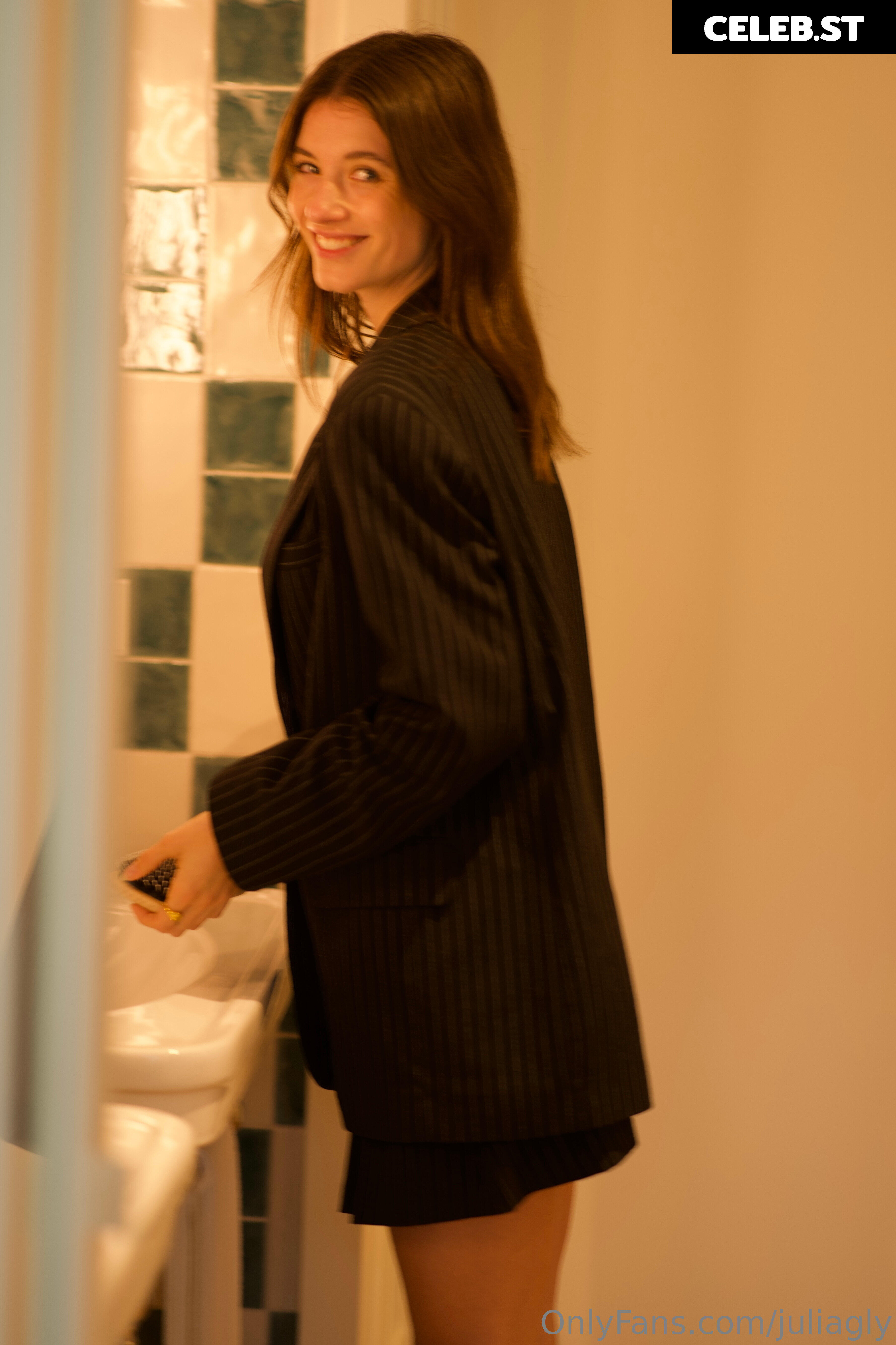 juliagly Image 531932