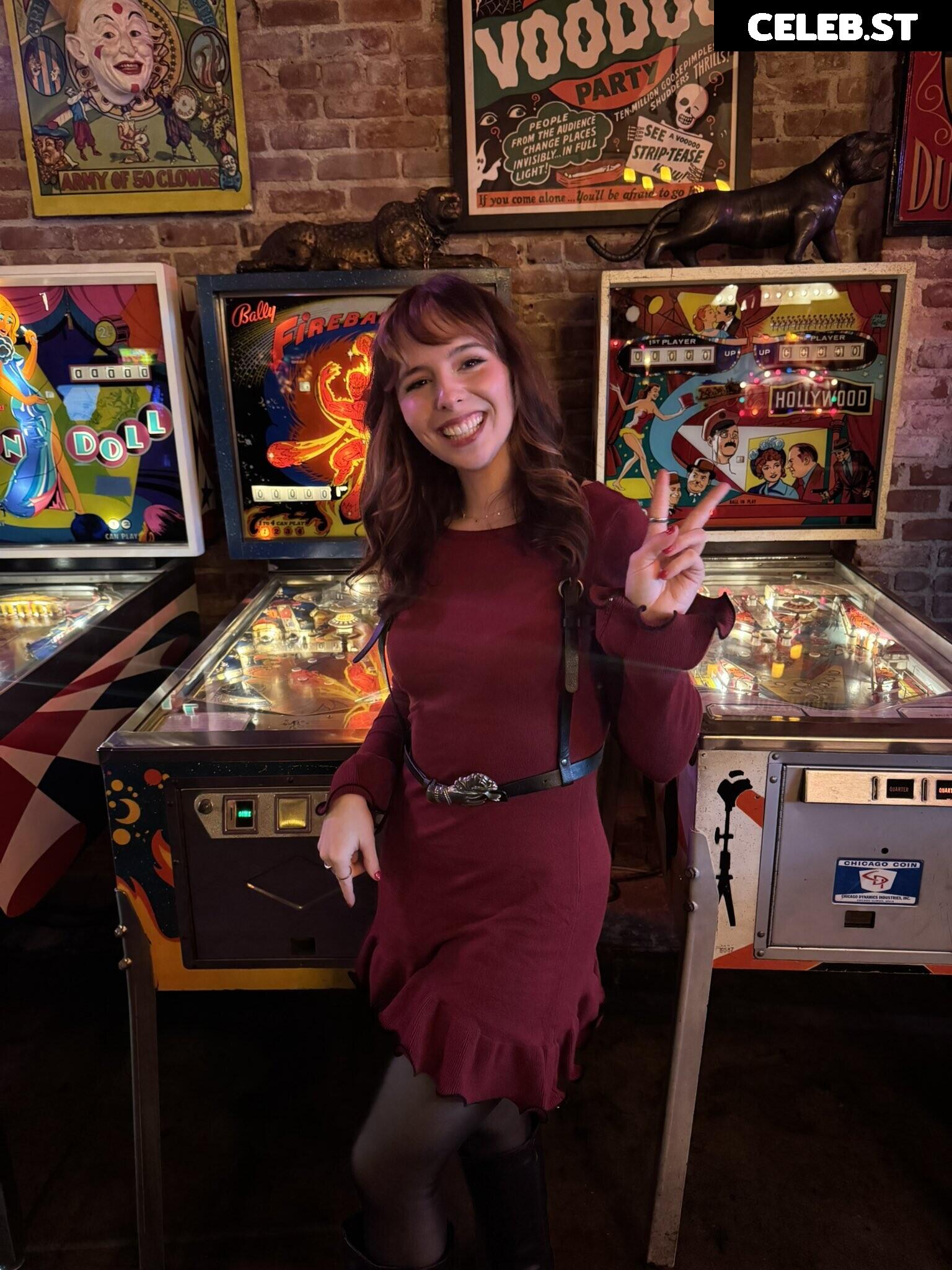 Chelsea Cook / WhoisChelsea Image 5309596