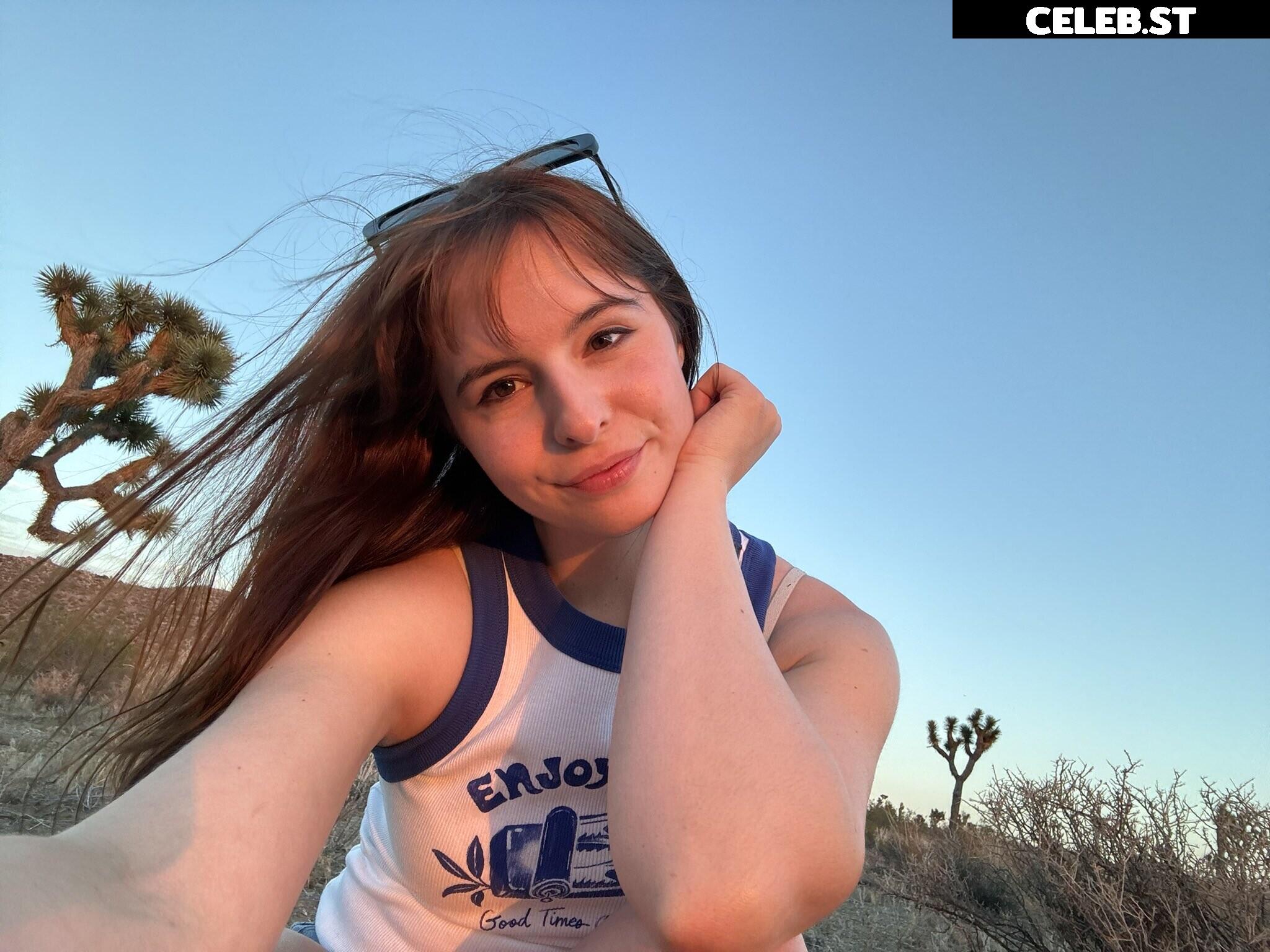Chelsea Cook / WhoisChelsea Image 5308891