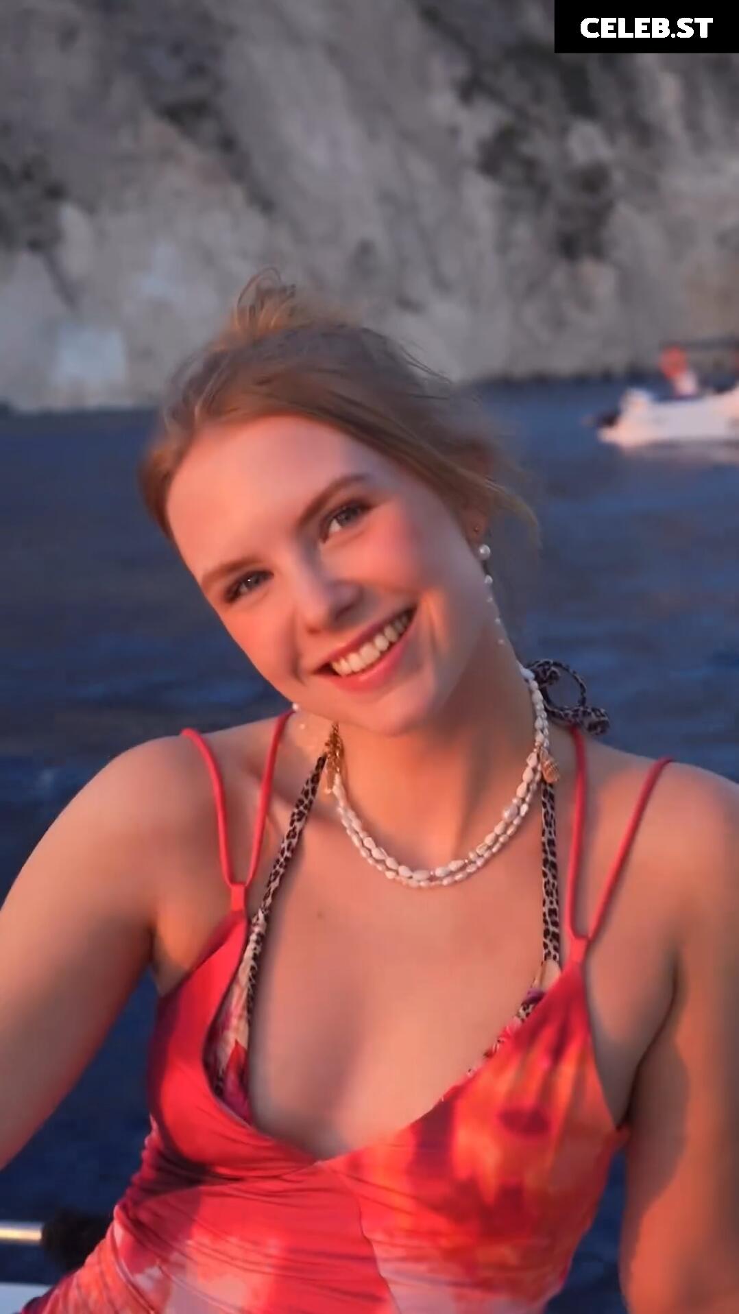 Honey Hannii Image 589233