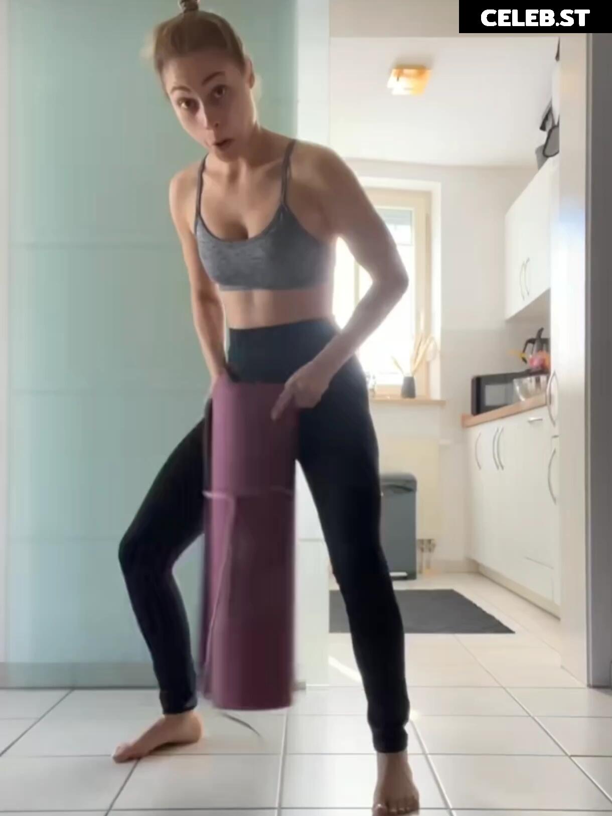 Alina Khani Image 589222