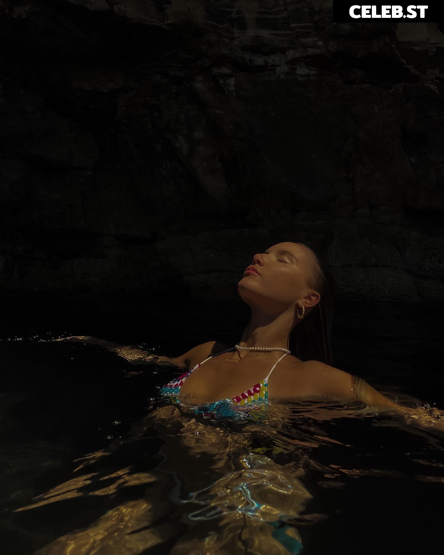 celinealbar Image 587056