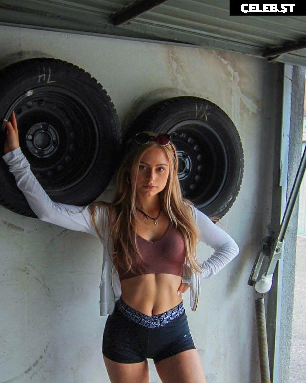 Alina Khani Image 586673