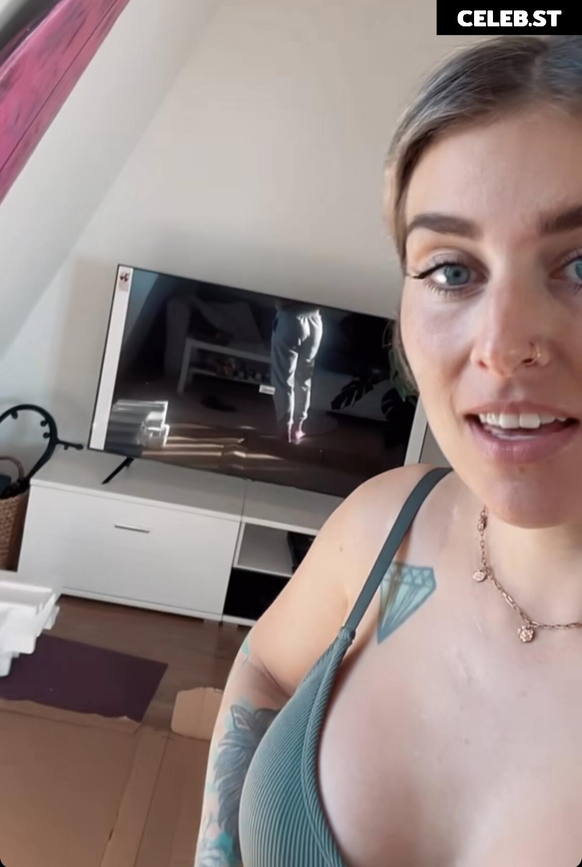 Miss Peaches Image 586446