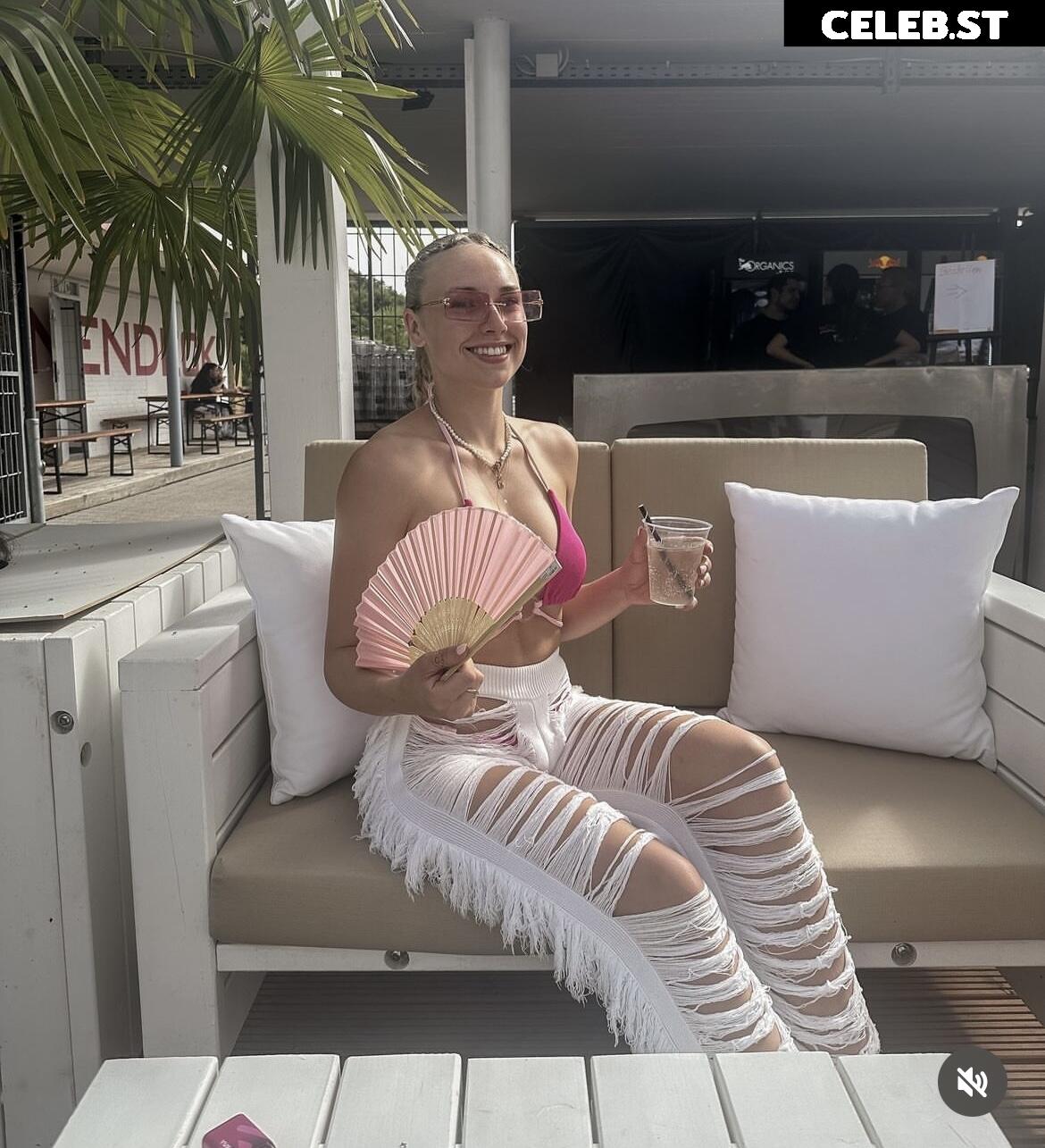 laura__pkr Image 586493