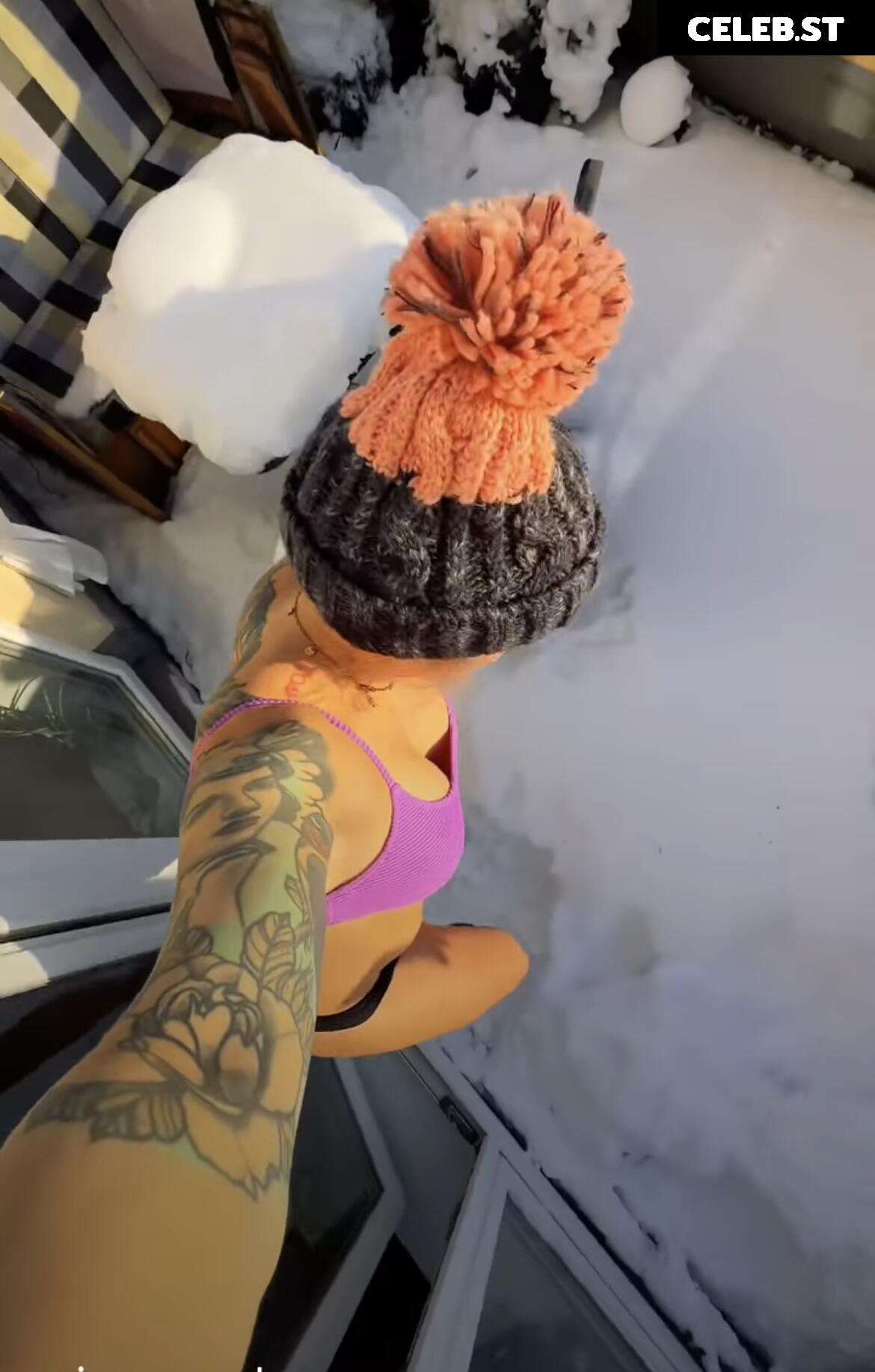 Miss Peaches Image 586233