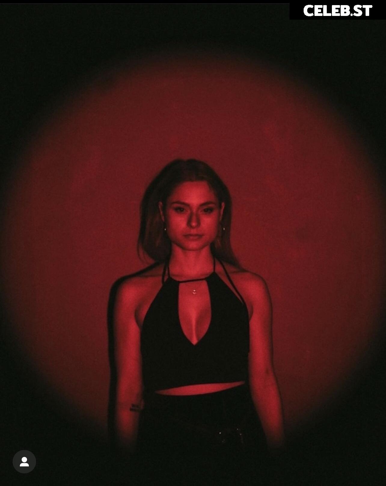 Alina Khani Image 584972