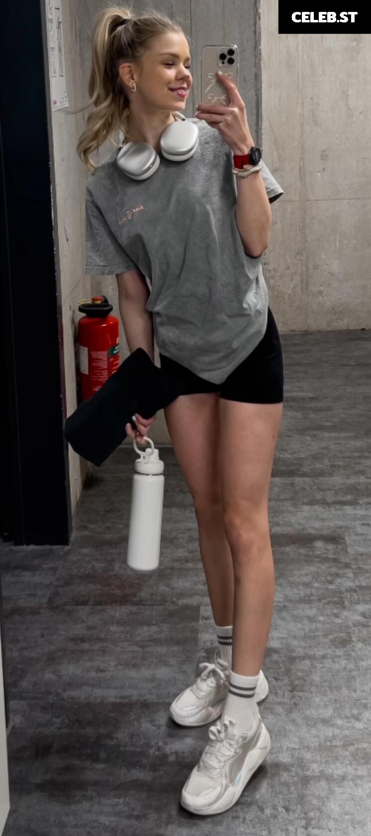 Lea Peach Image 584879