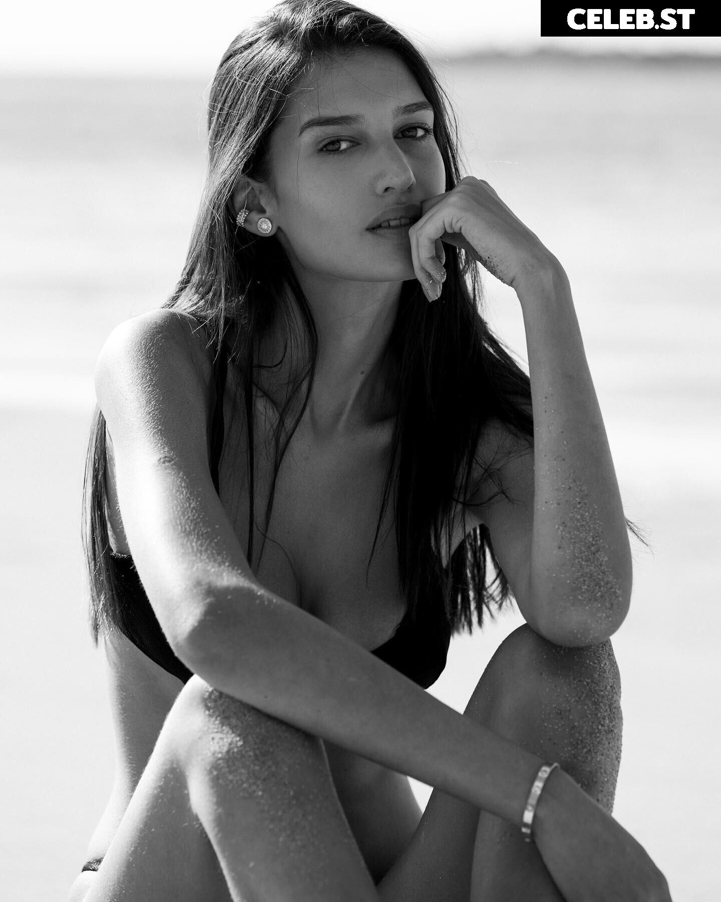 Karolina Moura Image 599621