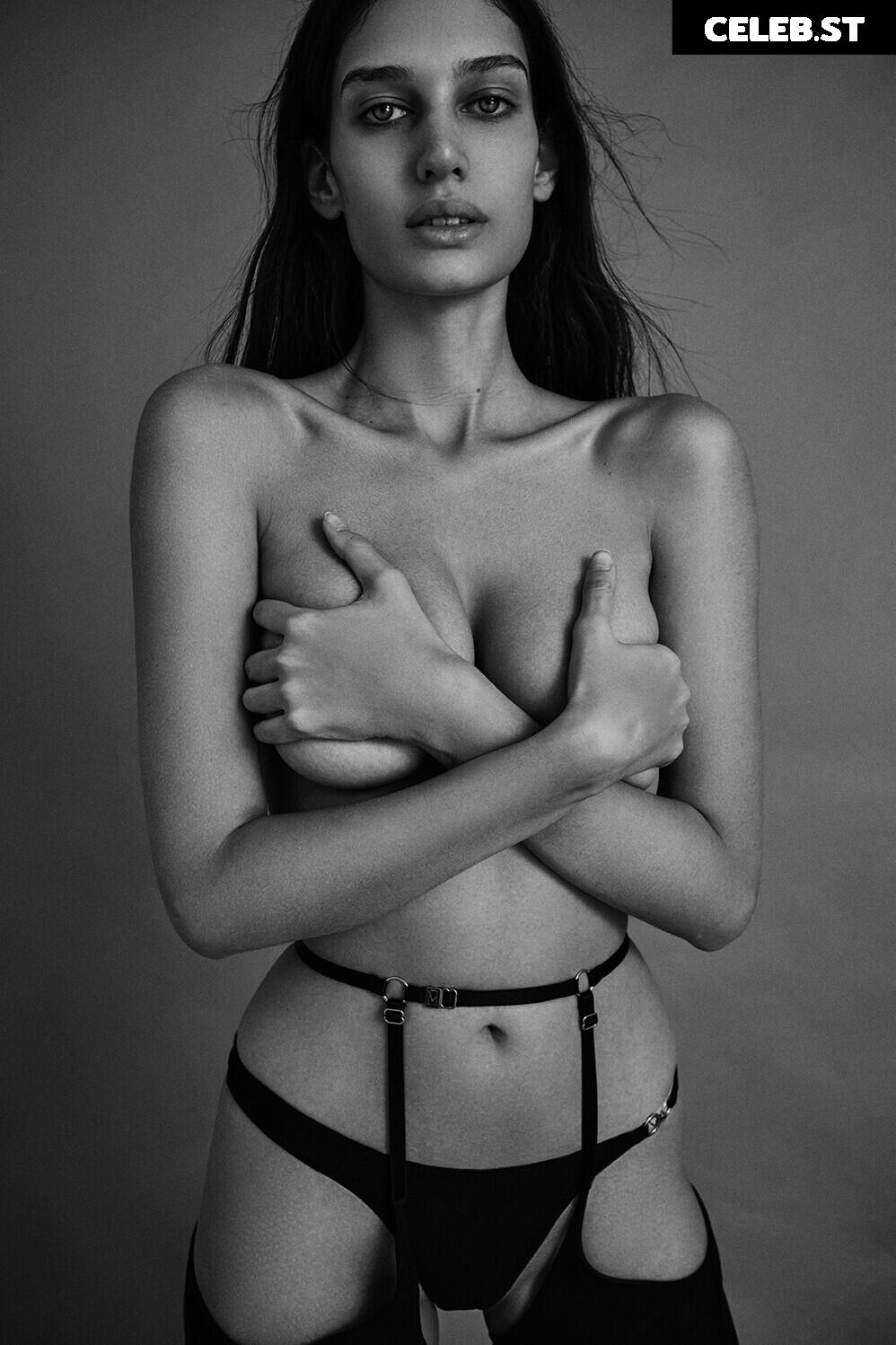 Karolina Moura Image 597602