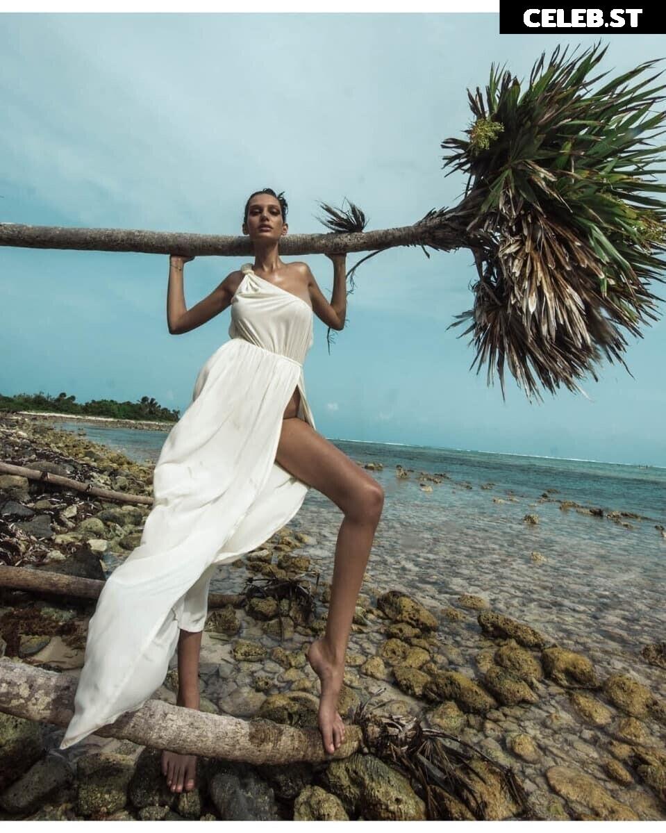Karolina Moura Image 597778