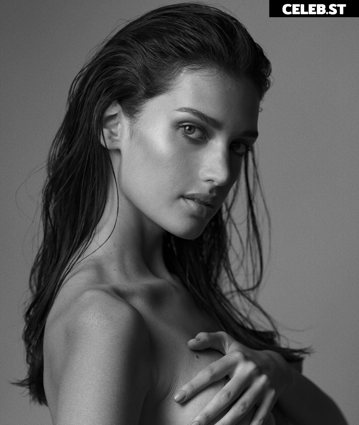 Karolina Moura Image 594446